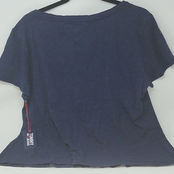 Tommy Jean's Cotton V-Neck Logo T-Shirt NWT. - Picture 4 of 4